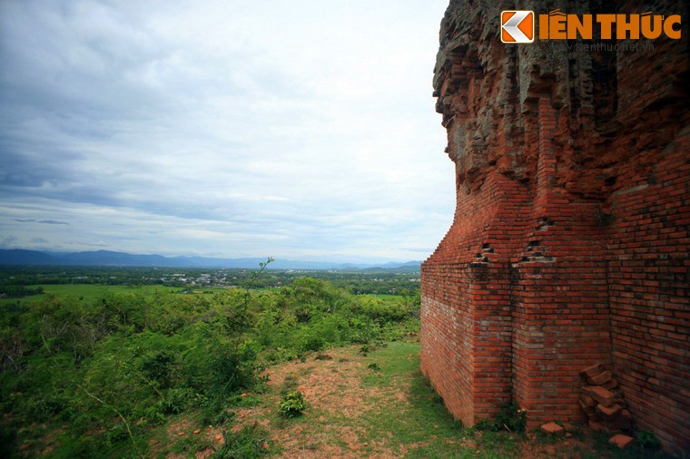 Kham pha toa thap Cham co bi hiem nhat xu Binh Dinh-Hinh-11