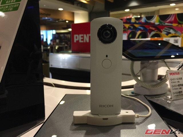 Can canh may anh 360 do sieu nho Ricoh Theta-Hinh-11