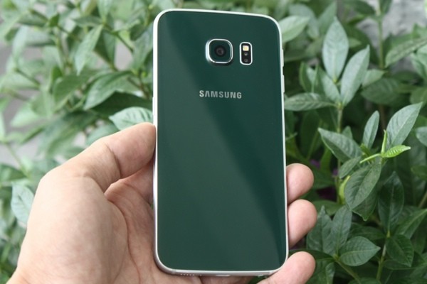 Loat anh Samsung S6 Edge xanh ngoc luc bao tai Viet Nam-Hinh-2
