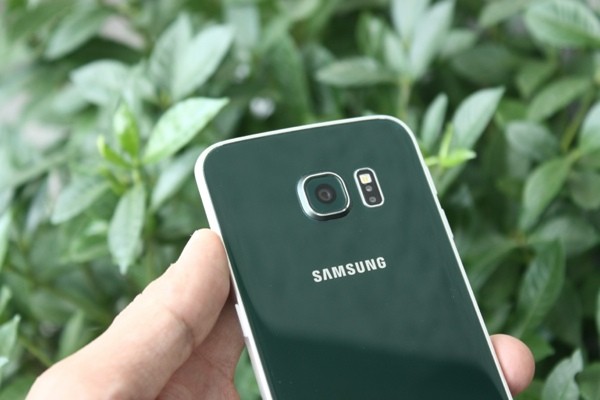 Loat anh Samsung S6 Edge xanh ngoc luc bao tai Viet Nam-Hinh-3
