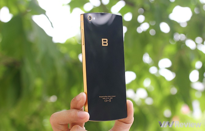 Soi tung mm Bphone Limited Edition ma vang dep long lanh