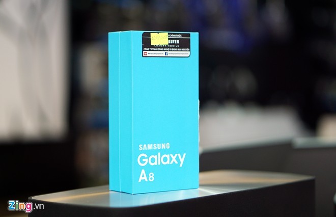 Hinh anh mo hop smartphone Samsung Galaxy A8 sieu mong tuyet dep