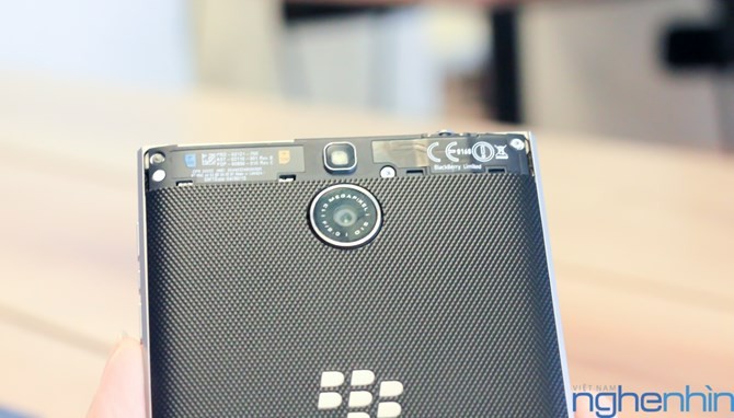 Anh thuc te dien thoai BlackBerry Passport vo bac tai Viet Nam-Hinh-10