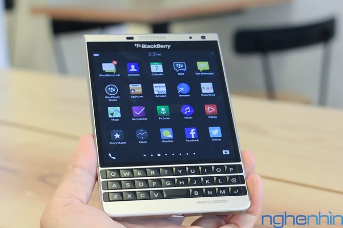 Anh thuc te dien thoai BlackBerry Passport vo bac tai Viet Nam-Hinh-12