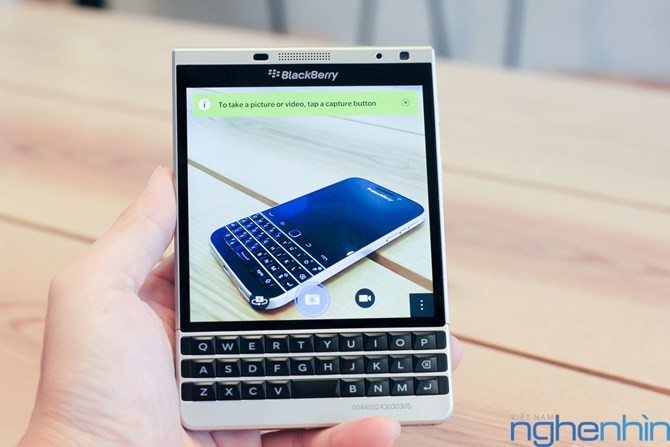 Anh thuc te dien thoai BlackBerry Passport vo bac tai Viet Nam-Hinh-13