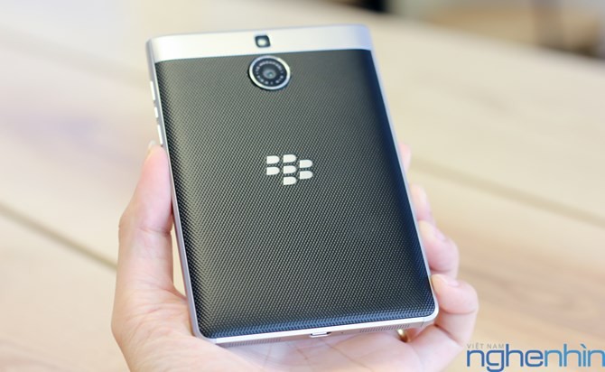 Anh thuc te dien thoai BlackBerry Passport vo bac tai Viet Nam-Hinh-8