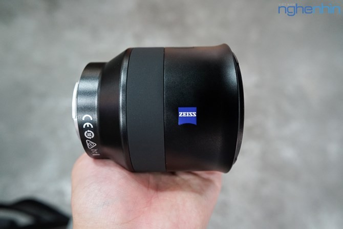 Can canh cạp ong kinh Zeiss Batis có man hinh OLED-Hinh-12