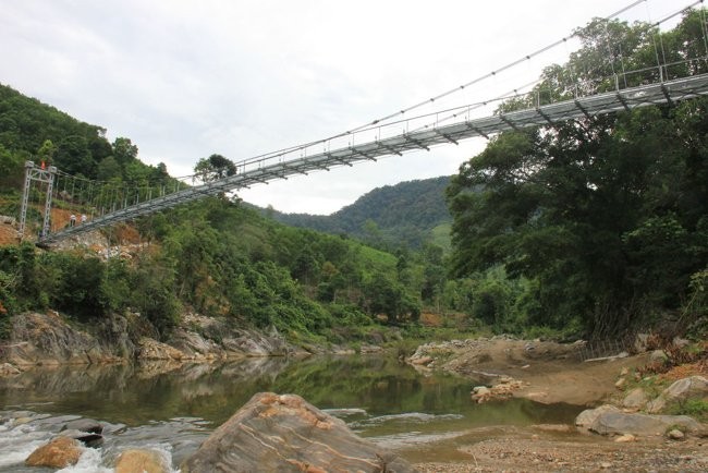 Zoom cau treo cao nhat Quang Ngai cham dut am anh roi chet-Hinh-9