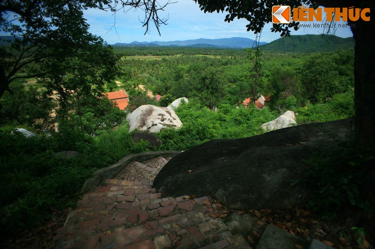 Kham pha ngoi chua trong hang doc dao o Binh Dinh-Hinh-2