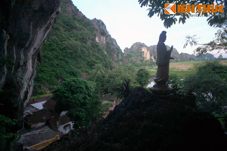 Tham ngoi chua “rong thieng phat sang” trong hang dong Ninh Binh-Hinh-9