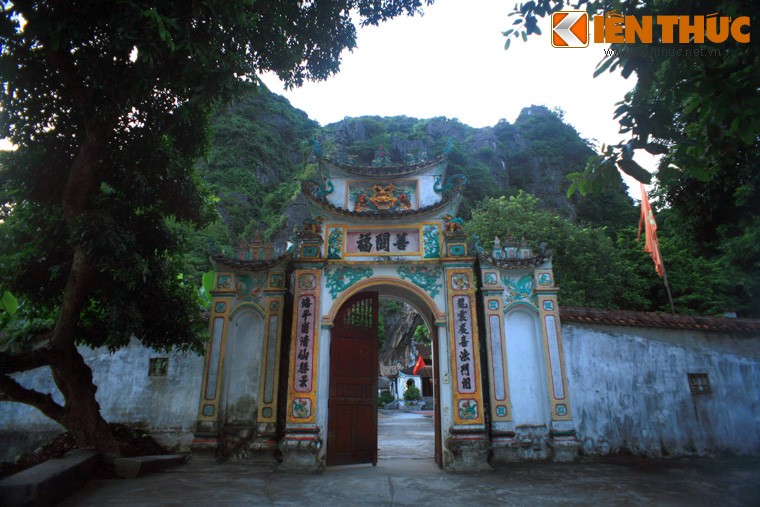 Tham ngoi chua “rong thieng phat sang” trong hang dong Ninh Binh