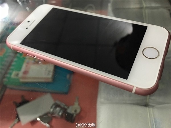 Hinh anh iPhone 6s mini mau vang hong bat ngo xuat hien-Hinh-3