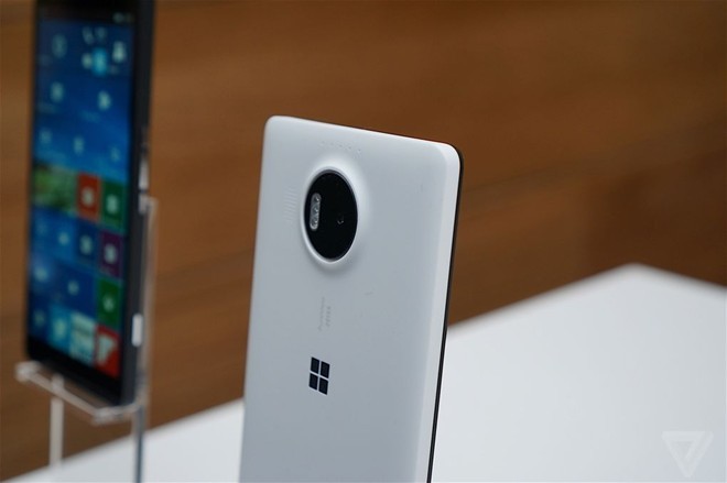 Anh Lumia 950 va 950 XL cau hinh manh, tan nhiet long-Hinh-2