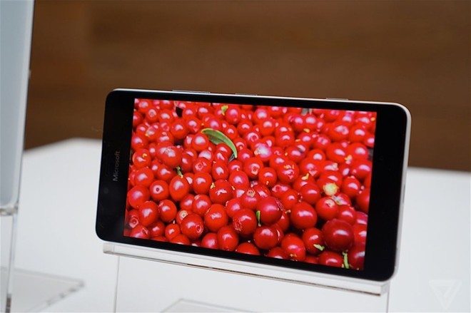 Anh Lumia 950 va 950 XL cau hinh manh, tan nhiet long-Hinh-5