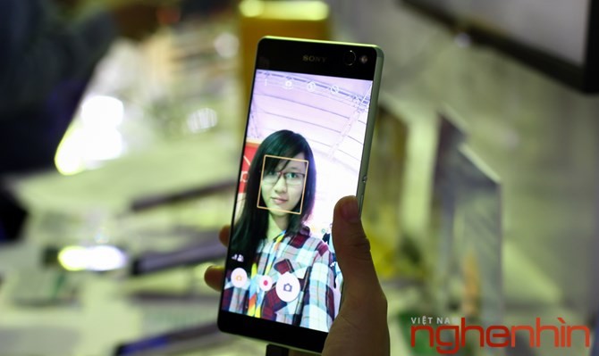 Can canh Xperia C5 Ultra vien sieu mong tai Sony Show 2015-Hinh-11