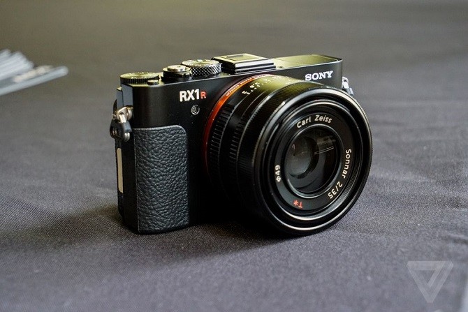 Soi sieu pham Sony RX1R II: may anh full-frame 42 “cham” bo tui