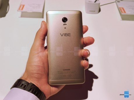 Can canh bo doi smartphone VIBE P1 va Vibe P1m vua ra mat-Hinh-3