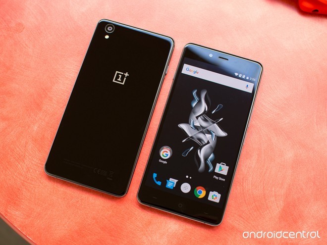 Can canh dien thoai OnePlus X giong het iPhone 5, gia 249 USD