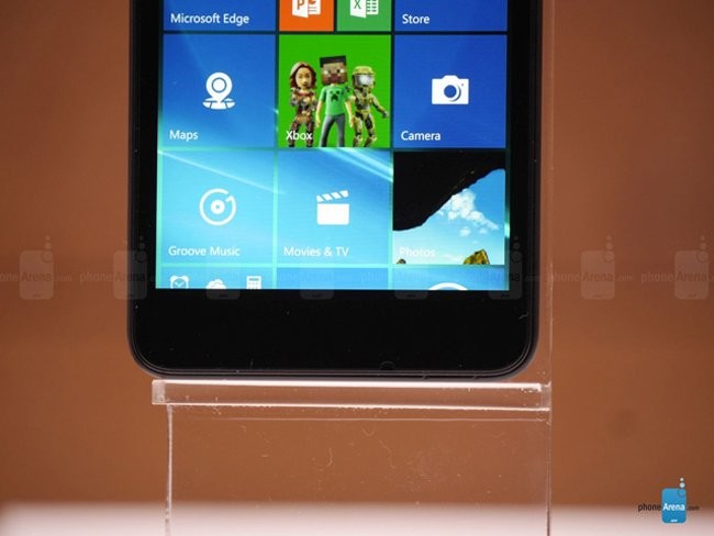 Loat anh tren tay dien thoai gia re Microsoft Lumia 550-Hinh-18