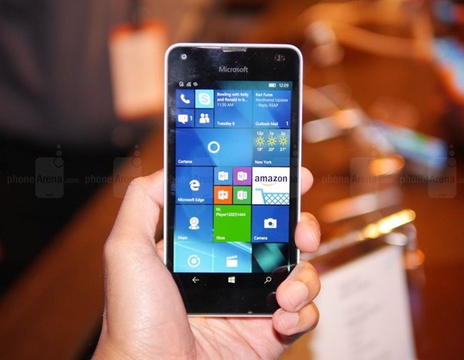 Loat anh tren tay dien thoai gia re Microsoft Lumia 550