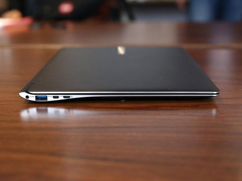 Can canh laptop lai tablet, man hinh 4K cua Samsung-Hinh-14