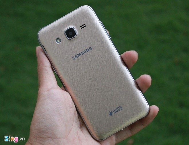 Mo hop dien thoai Samsung Galaxy J2 gia “beo” o Viet Nam-Hinh-6