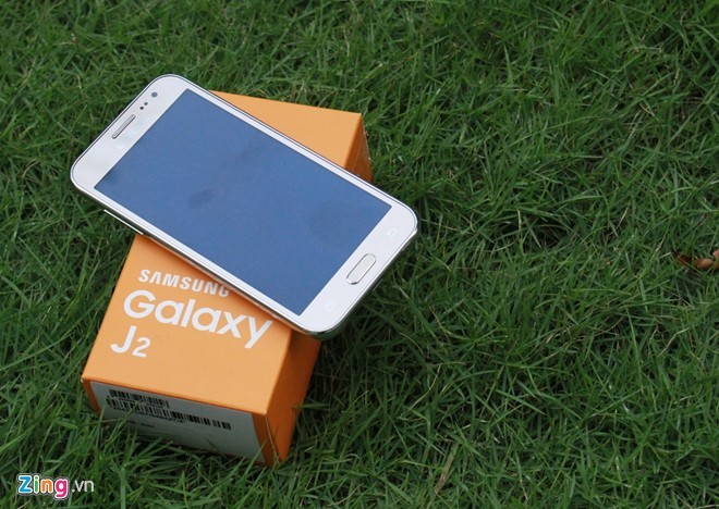 Mo hop dien thoai Samsung Galaxy J2 gia “beo” o Viet Nam
