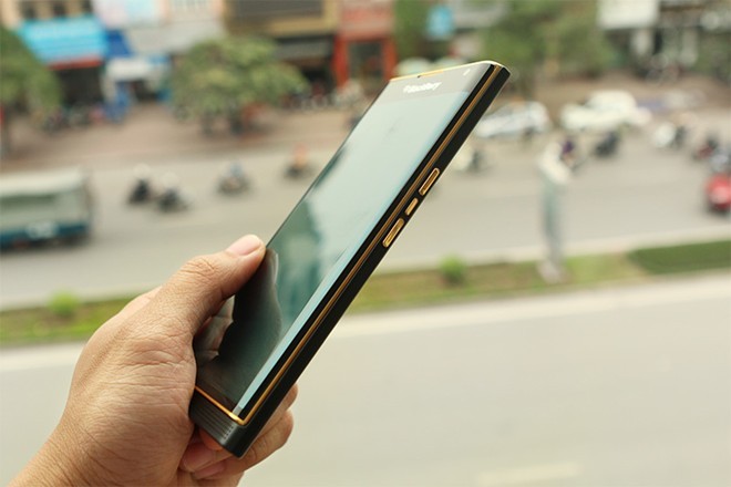 Ngam dien thoai BlackBerry Priv ma vang gia 25 trieu dong tai VN-Hinh-6