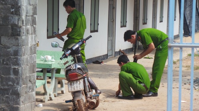 Nam thanh nien bi dam chet truoc cua quan nhau