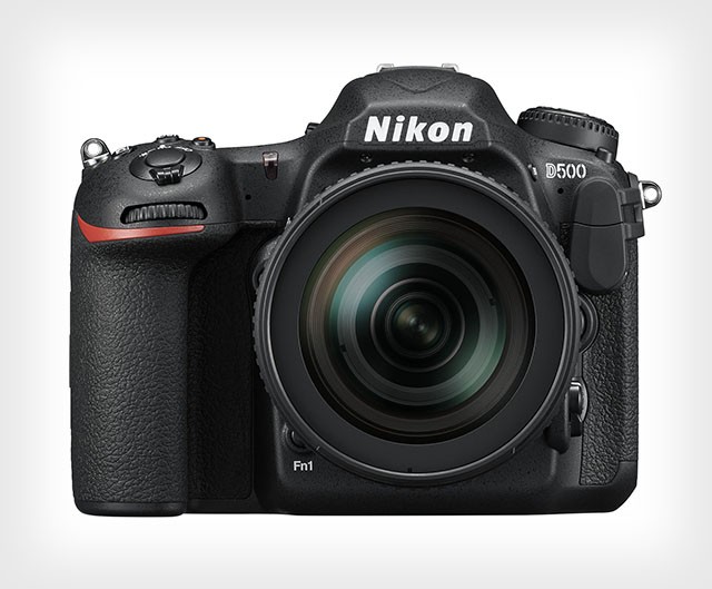 Can canh may anh DSLR Nikon D500 vua trinh lang