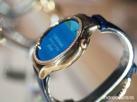 Soi smartwatch dinh da sieu sang hut hon phai dep cua Huawei-Hinh-5