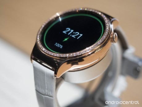 Soi smartwatch dinh da sieu sang hut hon phai dep cua Huawei