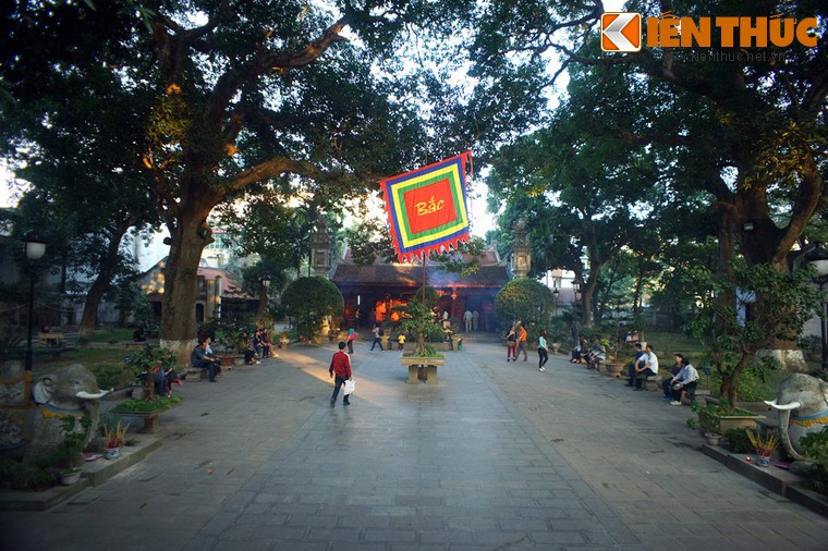 Kham pha ngoi den co hoanh trang nhat Ha Noi-Hinh-3