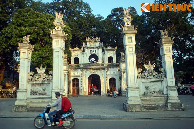 Kham pha ngoi den co hoanh trang nhat Ha Noi