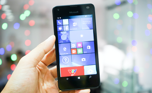 Bo anh dien thoai Lumia 550 gia re chay Windows 10-Hinh-2