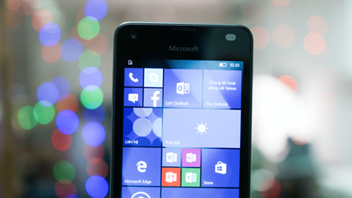 Bo anh dien thoai Lumia 550 gia re chay Windows 10-Hinh-3