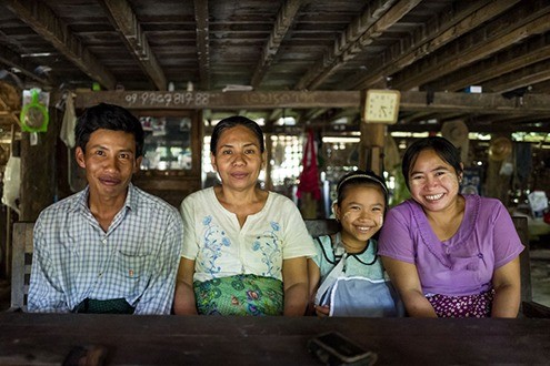 Facebook là món ăn tinh thần của người dân Myanmar