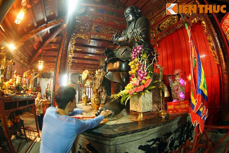 Ngam pho tuong dong den khong lo cuc thieng o Ha Noi-Hinh-7