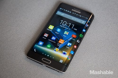 So sanh thu vi ve man hinh phu Galaxy Note Edge va LG V10