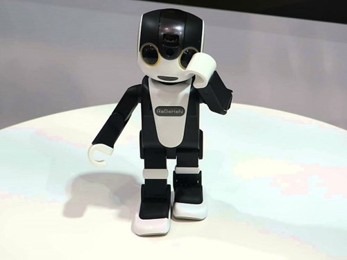 Ngam chu robot kiem smartphone cuc doc cua Sharp-Hinh-3