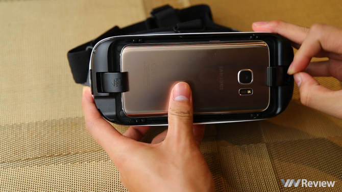 Dung thu kinh thuc tai ao Samsung Gear VR-Hinh-5