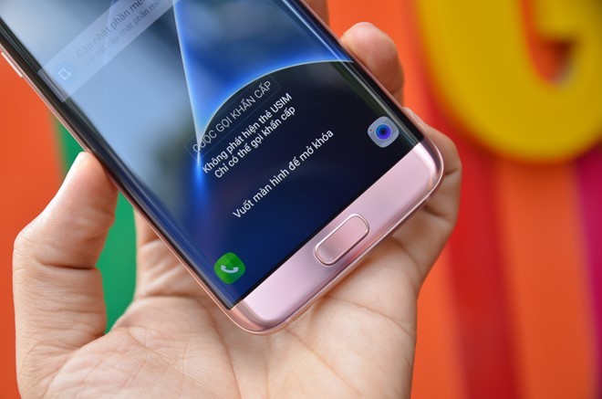 Mo hop dien thoai Samsung Galaxy S7 edge vang hong dau tien o VN-Hinh-8