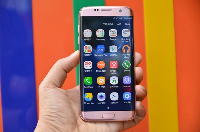 Mo hop dien thoai Samsung Galaxy S7 edge vang hong dau tien o VN-Hinh-9