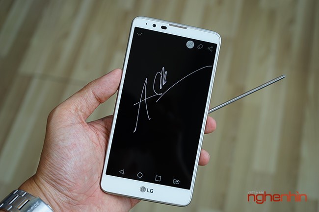 Tren tay dien thoai LG Stylus 2, phablet gia re co but cam ung-Hinh-11
