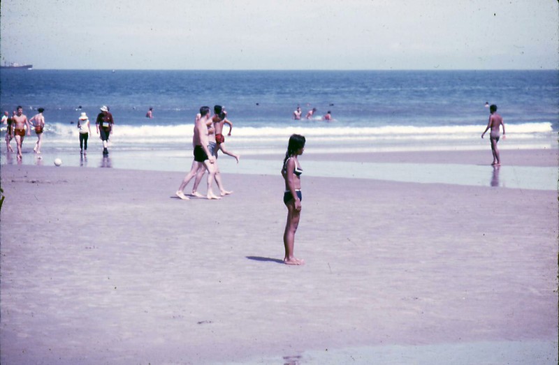Anh doc ve nguoi dep bikini o Vung Tau nam 1967-Hinh-10