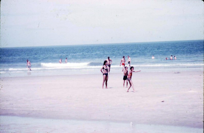 Anh doc ve nguoi dep bikini o Vung Tau nam 1967-Hinh-7