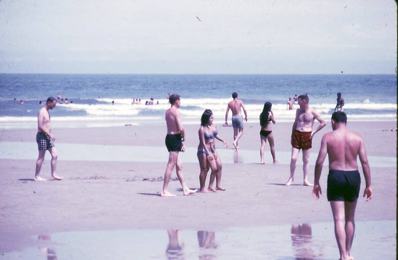 Anh doc ve nguoi dep bikini o Vung Tau nam 1967-Hinh-8