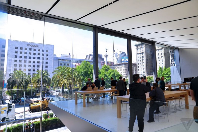 Ngam dien mao moi cua cua hang Apple Store sau 15 nam-Hinh-10