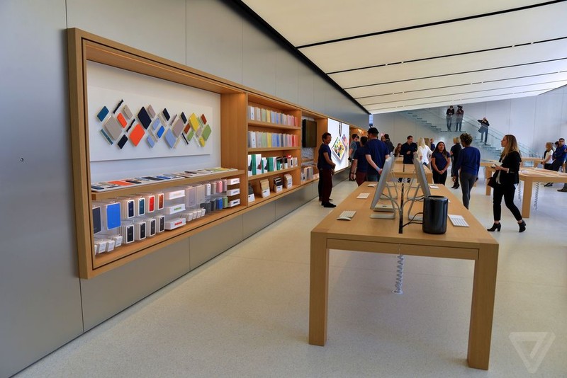 Ngam dien mao moi cua cua hang Apple Store sau 15 nam-Hinh-16