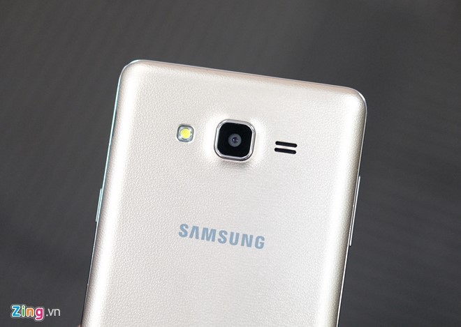 Tren tay dien thoai Samsung Galaxy On7 vua len ke-Hinh-6